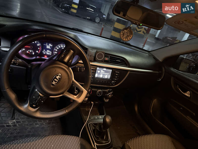 Седан Kia Rio 2018 в Киеве