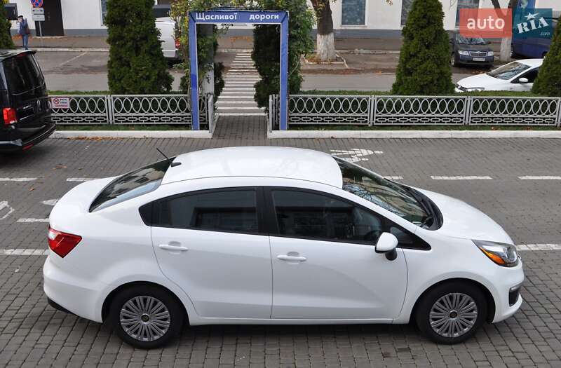 Седан Kia Rio 2017 в Одессе