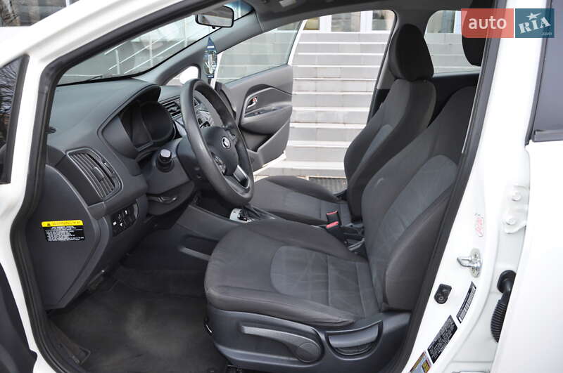 Седан Kia Rio 2017 в Одессе