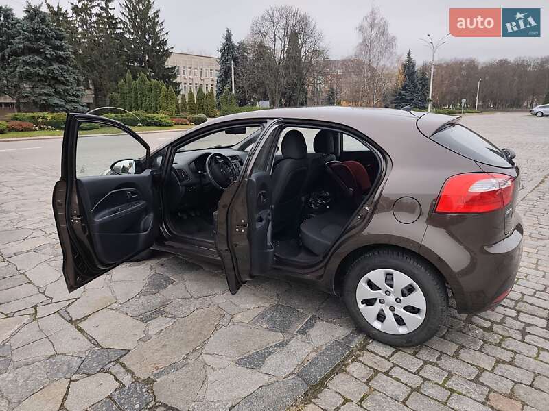Хэтчбек Kia Rio 2012 в Кременчуге