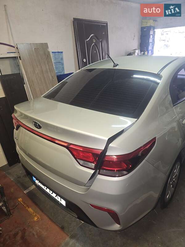 Седан Kia Rio 2018 в Киеве