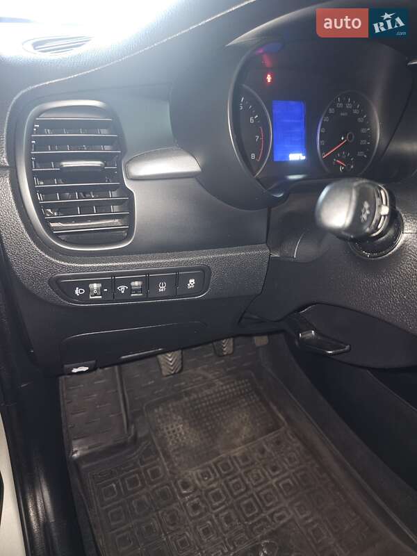 Седан Kia Rio 2018 в Киеве