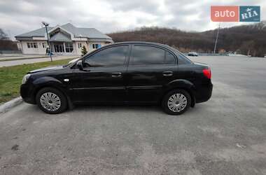 Седан Kia Rio 2010 в Обухове