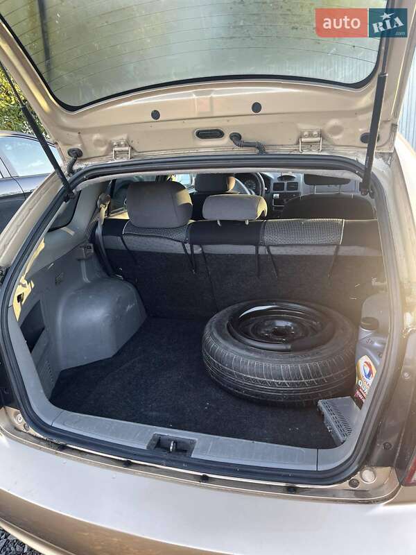 Универсал Kia Rio 2003 в Луцке