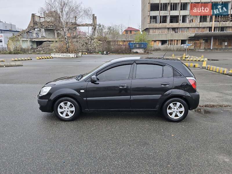 Хэтчбек Kia Rio 2007 в Киеве