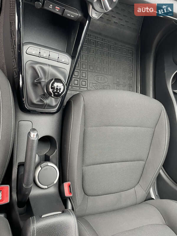 Хетчбек Kia Rio 2018 в Києві фото 15 Хетчбек Kia Rio 2018 в Києві