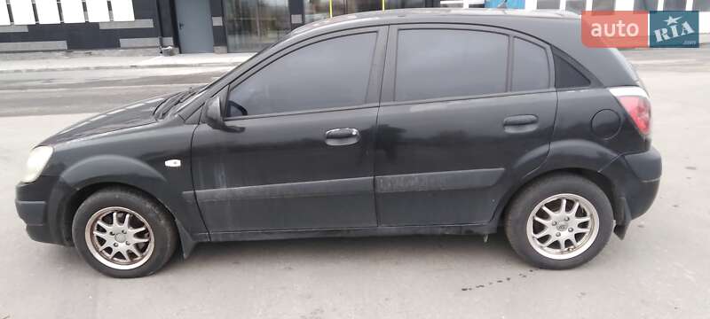 Хэтчбек Kia Rio 2006 в Вишневом