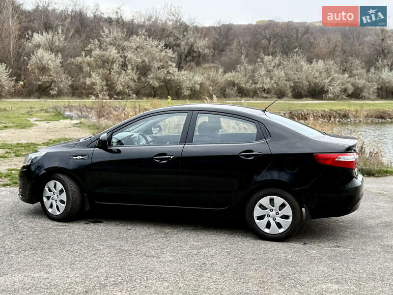 Седан Kia Rio 2013 в Днепре