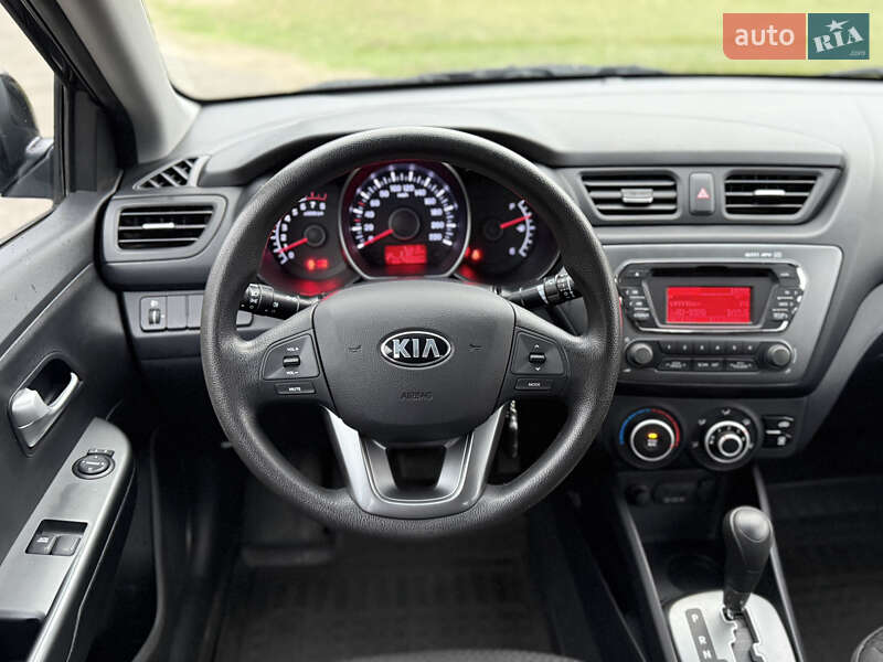 Седан Kia Rio 2013 в Днепре