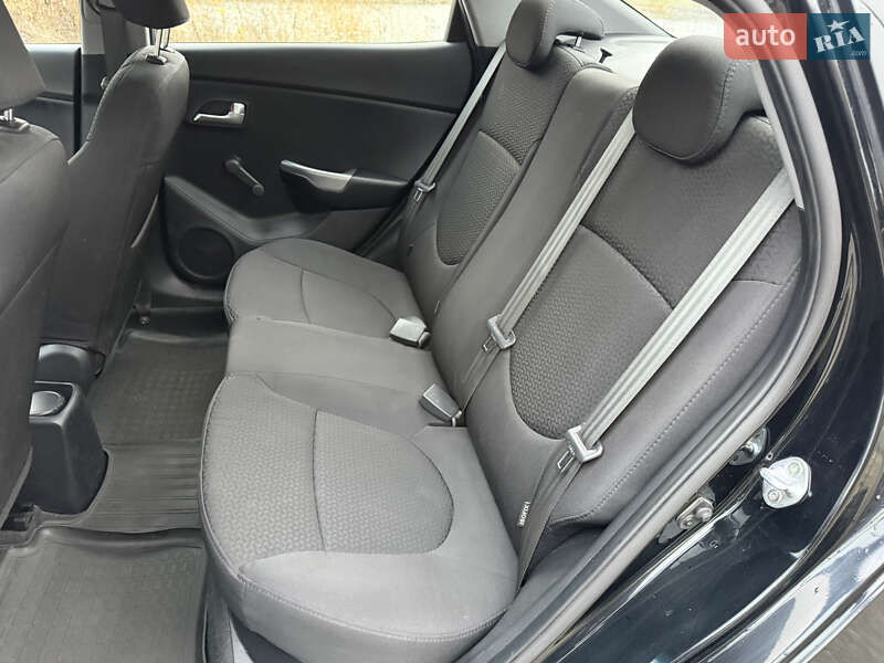 Седан Kia Rio 2013 в Днепре