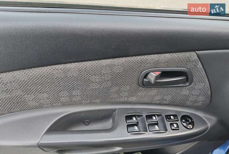 Хэтчбек Kia Rio 2008 в Киеве
