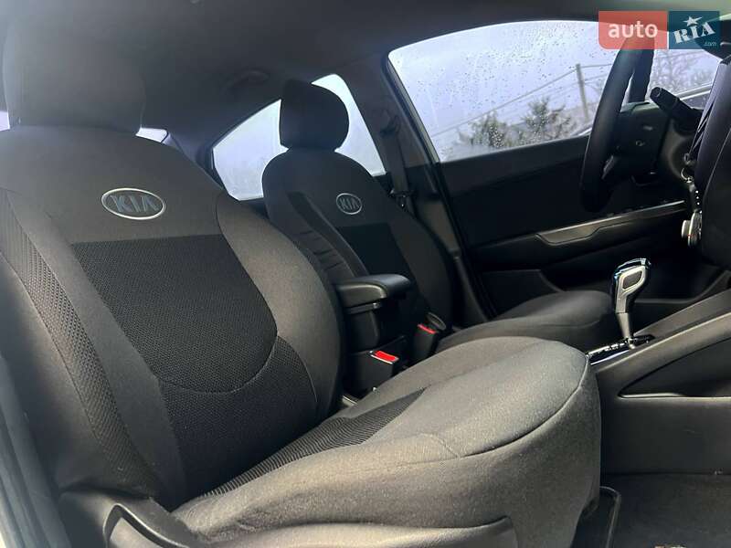 Седан Kia Rio 2012 в Ивано-Франковске