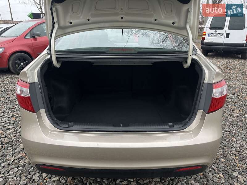 Седан Kia Rio 2012 в Смеле