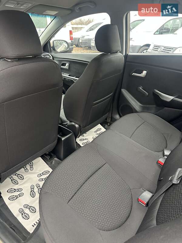 Седан Kia Rio 2012 в Смеле