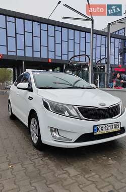 Седан Kia Rio 2013 в Ровно