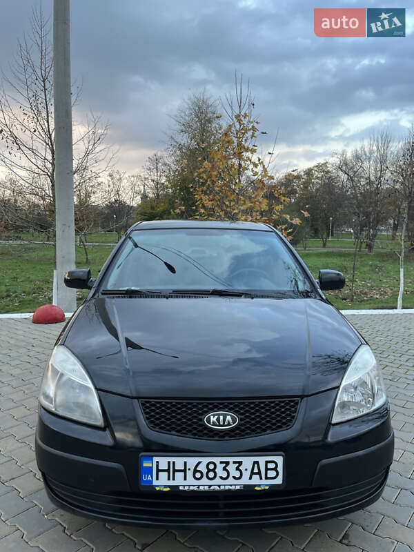 Седан Kia Rio 2006 в Измаиле