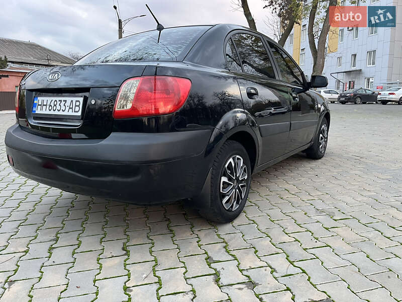 Седан Kia Rio 2006 в Измаиле