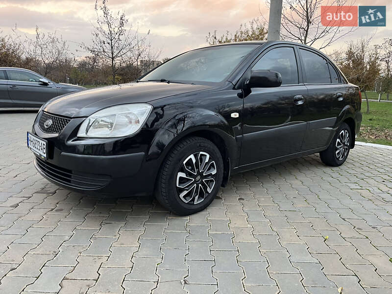 Седан Kia Rio 2006 в Измаиле