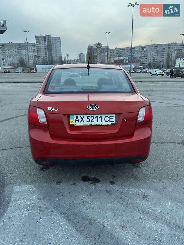 Седан Kia Rio 2010 в Кременчуге