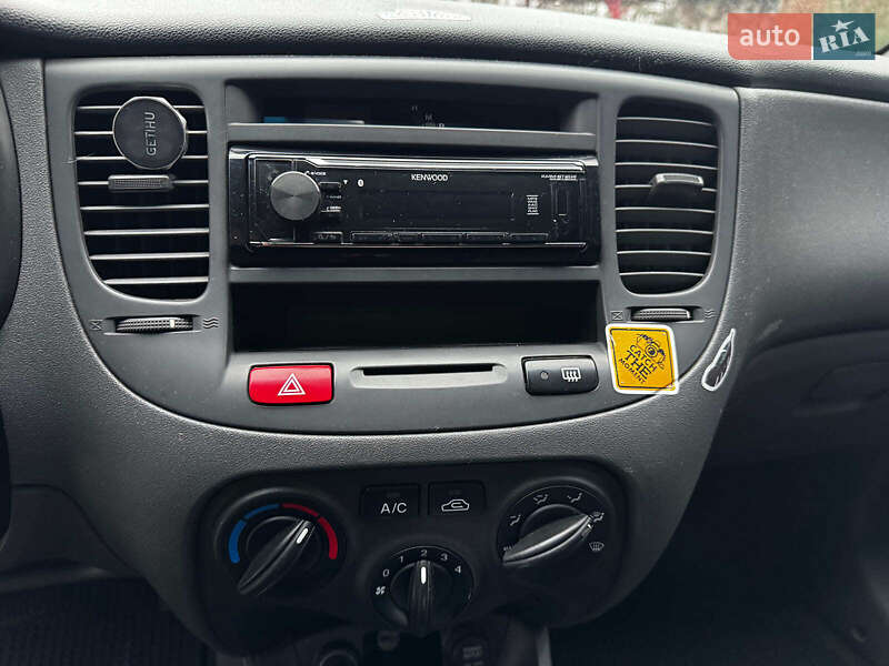 Хэтчбек Kia Rio 2008 в Киеве