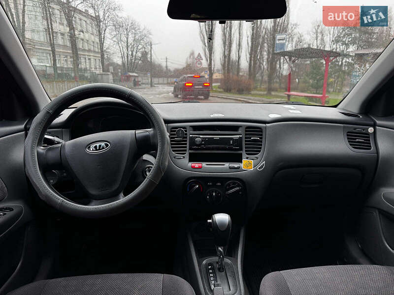 Хэтчбек Kia Rio 2008 в Киеве