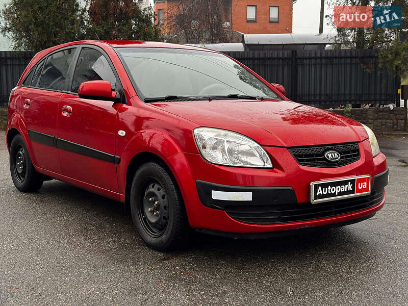 Хэтчбек Kia Rio 2008 в Киеве