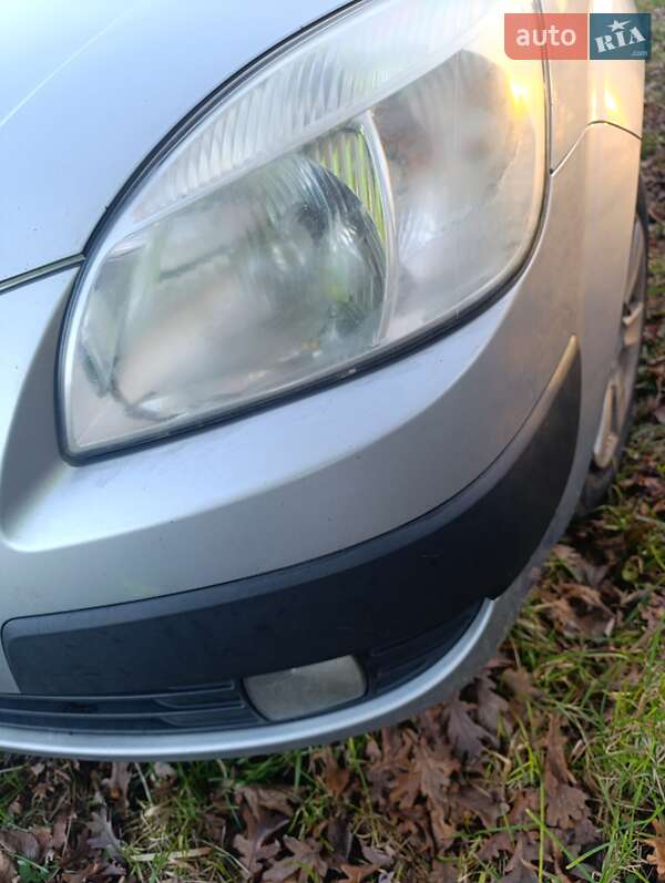 Хэтчбек Kia Rio 2005 в Онуфриевке