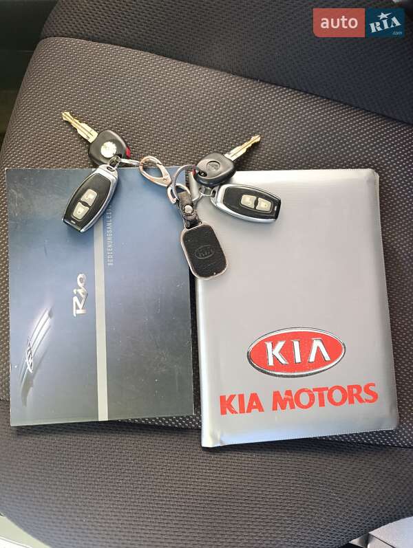 Хэтчбек Kia Rio 2005 в Онуфриевке