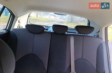 Хэтчбек Kia Rio 2005 в Онуфриевке