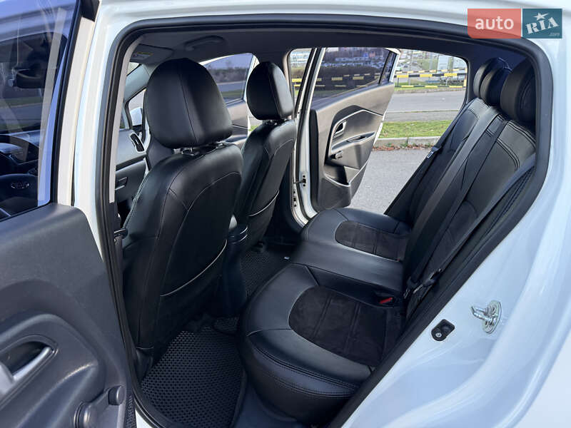 Седан Kia Rio 2016 в Кривом Роге