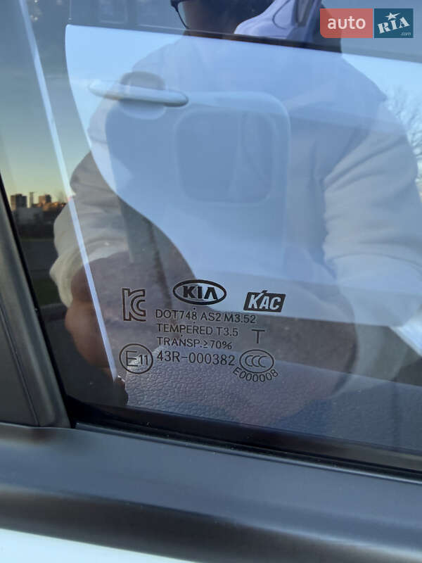 Седан Kia Rio 2016 в Кривом Роге