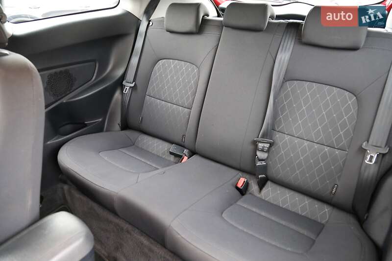 Хэтчбек Kia Rio 2016 в Киеве