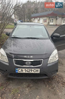 Седан Kia Rio 2010 в Смеле