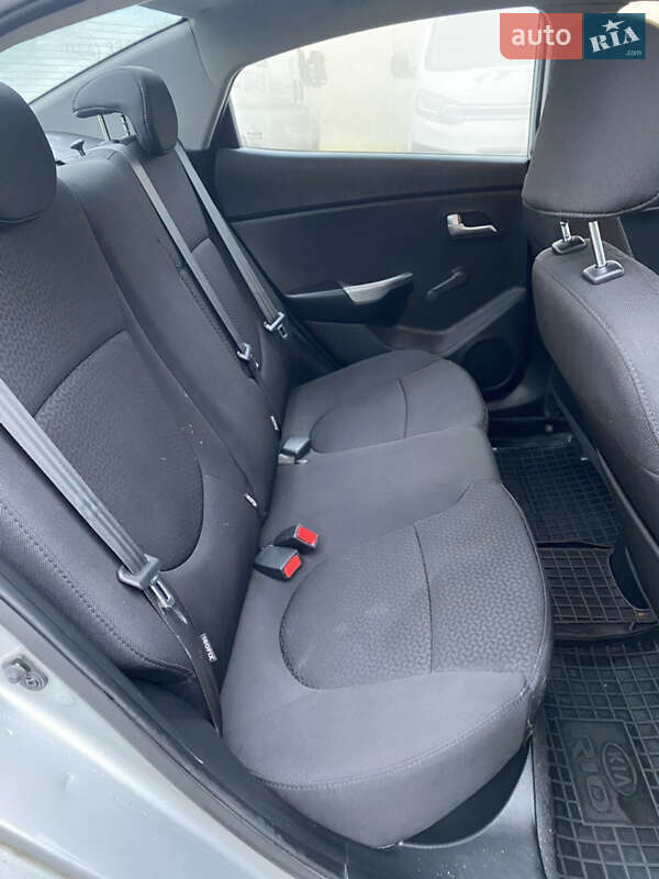 Седан Kia Rio 2014 в Києві