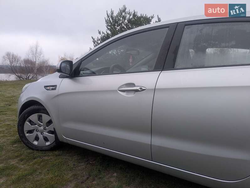 Седан Kia Rio 2012 в Гайвороне