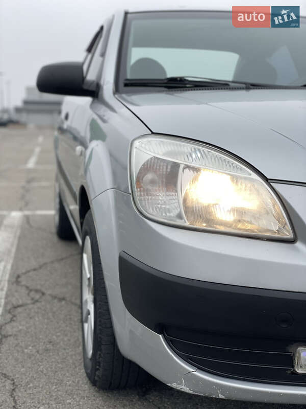 Седан Kia Rio 2007 в Киеве