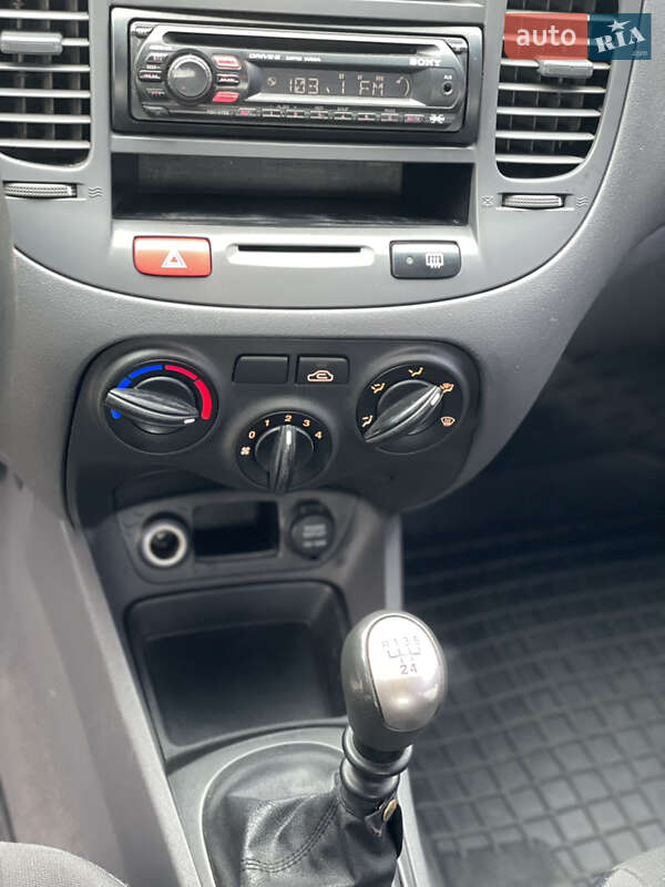 Седан Kia Rio 2007 в Киеве
