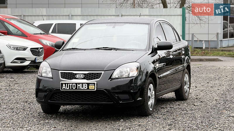 Седан Kia Rio 2011 в Бердичеве