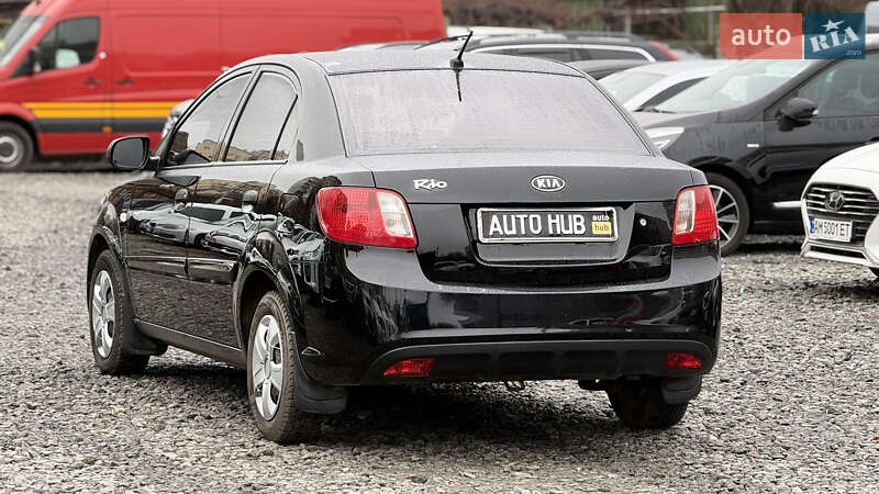 Седан Kia Rio 2011 в Бердичеве