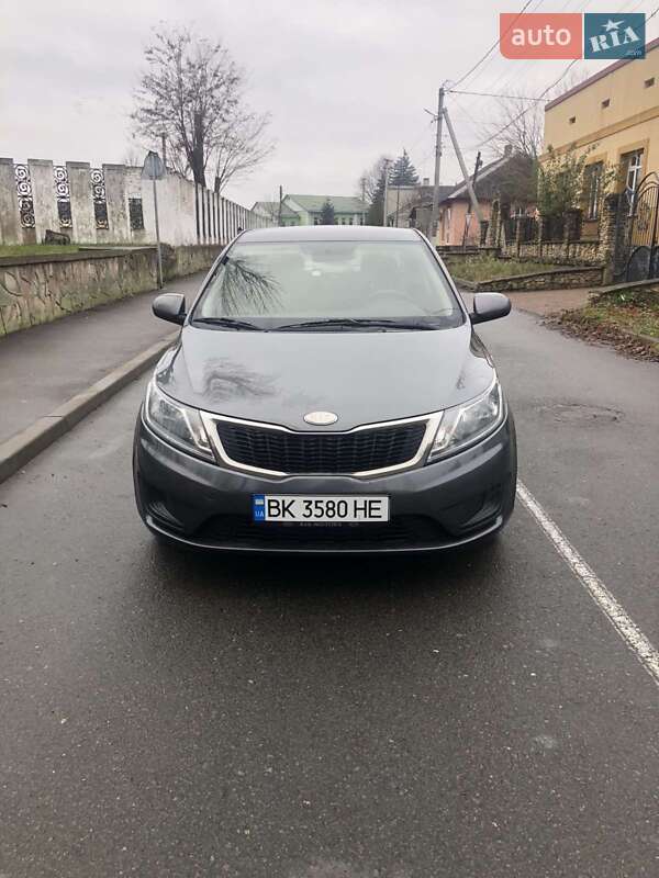 Седан Kia Rio 2013 в Ровно