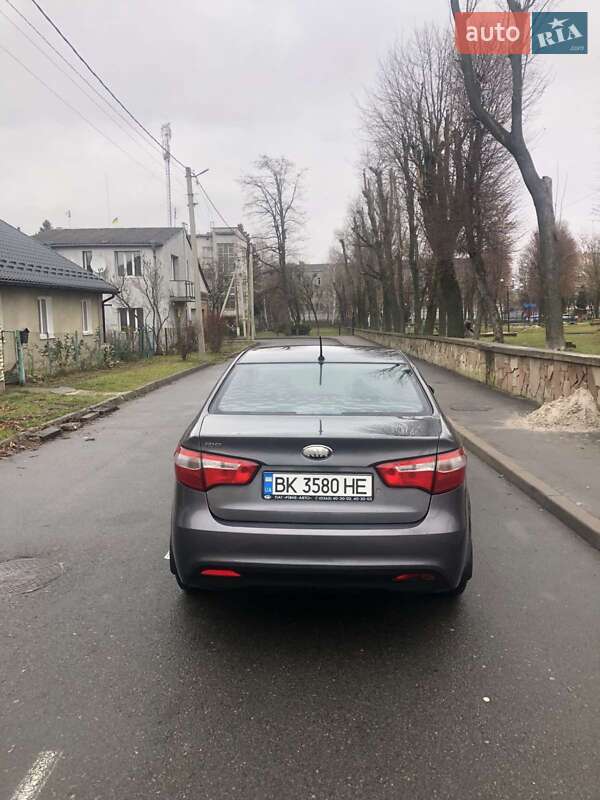 Седан Kia Rio 2013 в Ровно