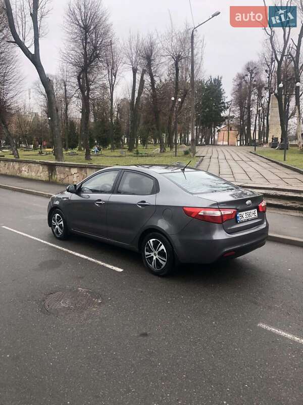 Седан Kia Rio 2013 в Ровно
