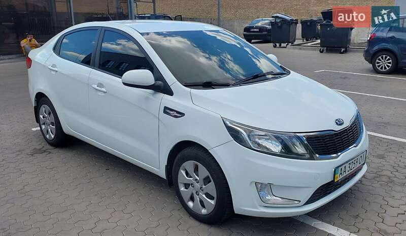 Седан Kia Rio 2013 в Киеве