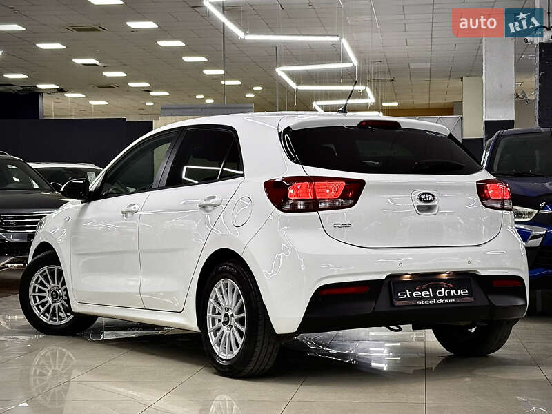 Хэтчбек Kia Rio 2017 в Николаеве