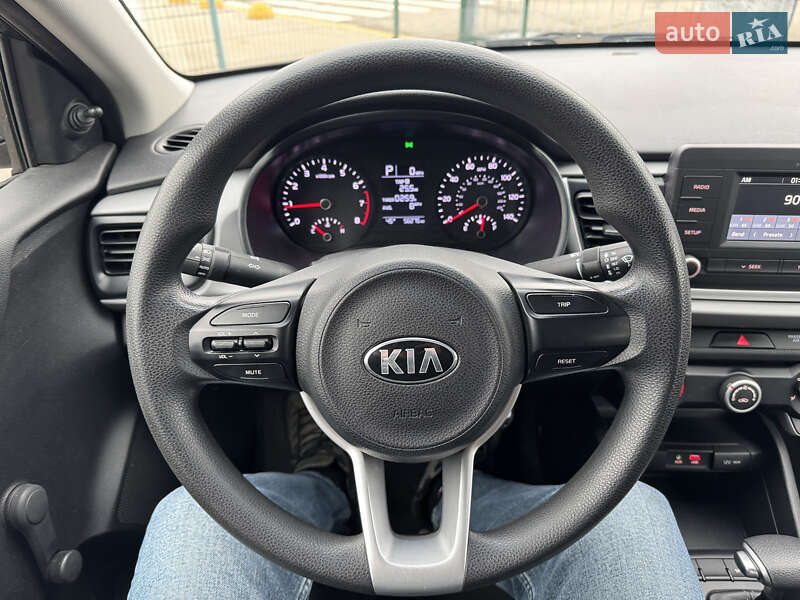 Седан Kia Rio 2017 в Києві