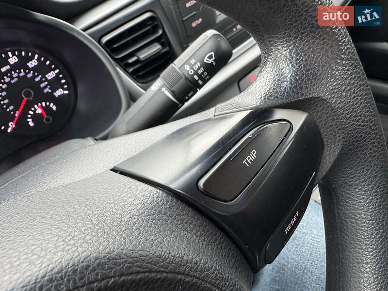 Седан Kia Rio 2017 в Києві