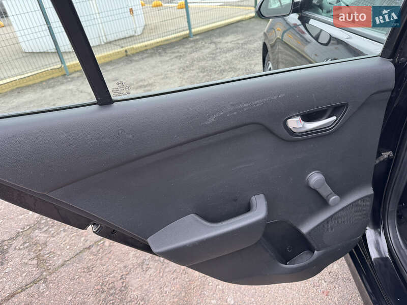 Седан Kia Rio 2017 в Києві