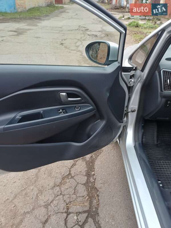 Седан Kia Rio 2015 в Кропивницькому