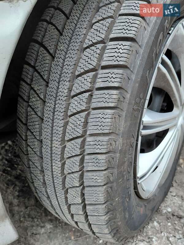 Седан Kia Rio 2002 в Києві