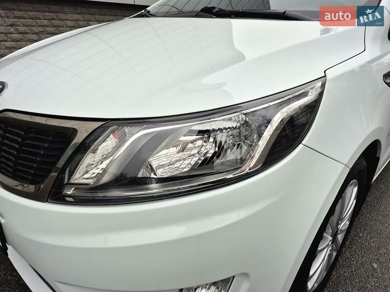 Хэтчбек Kia Rio 2013 в Киеве